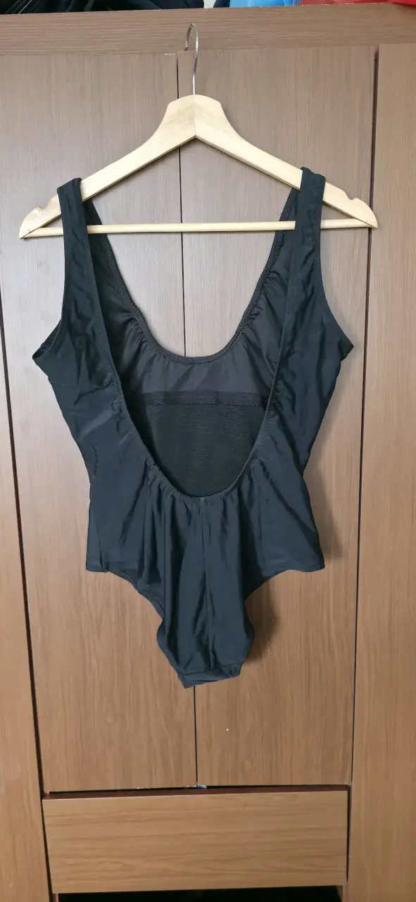 Traje de baño negro con detalles azules - 2