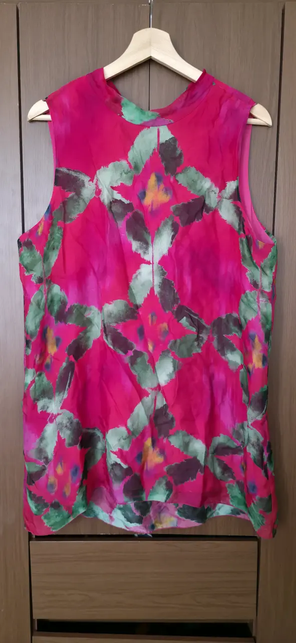Blusa/vestido sin mangas estampada floral colorida