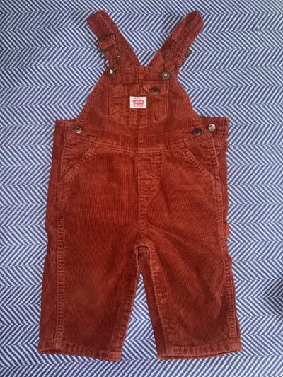 Jardinera para niño Levi's color terracota - miniatura 1