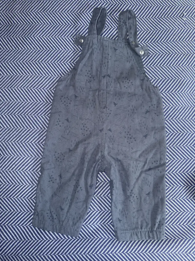Jardinera de bebé gris con estampado marca Yamp - 2