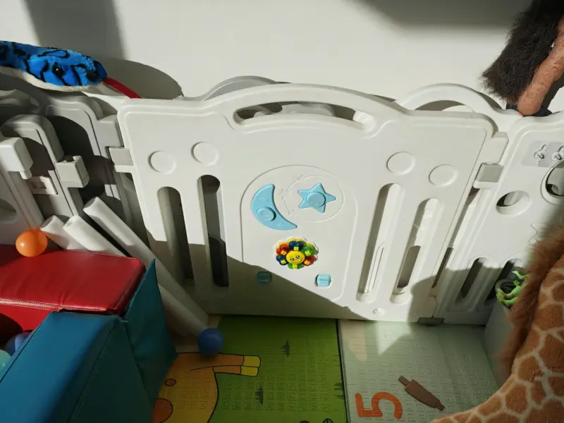 Corral para bebé plegable gris con diseño de oso - 2