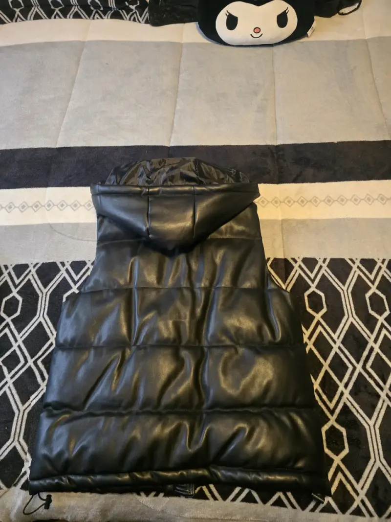 Chaqueta acolchada negra con capucha - 2