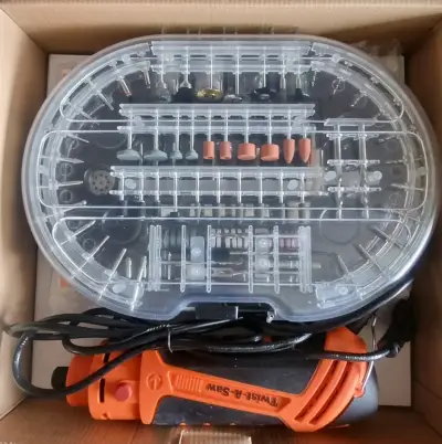 Herramienta multifunción Renovator Twist-A-Saw Deluxe Kit - miniatura 3