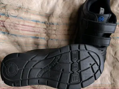 Zapatos escolares n°32 con velcro. - miniatura 2