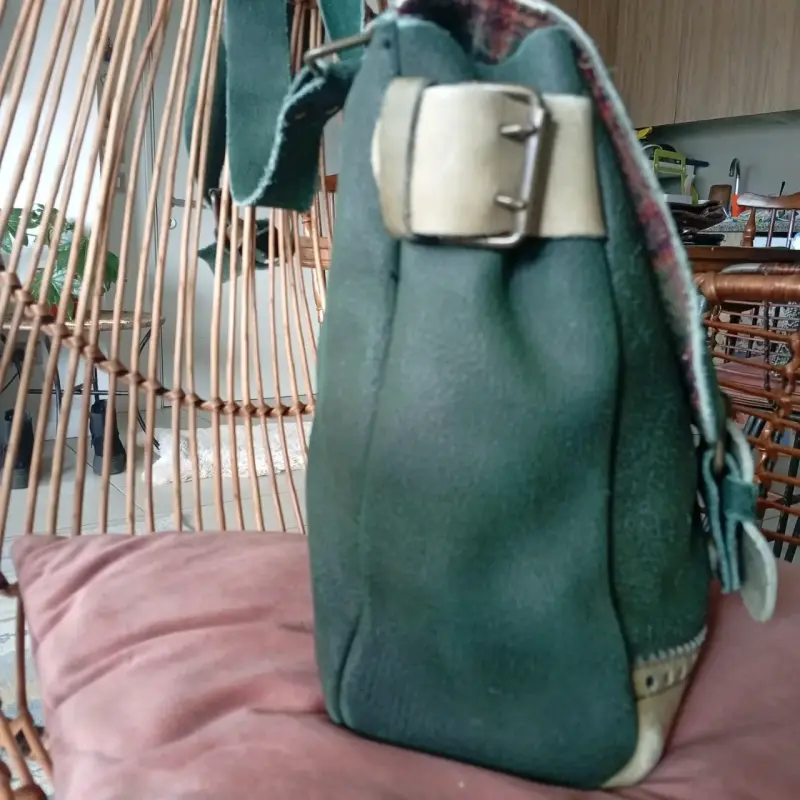 Bolso de cuero verde vintage con hebillas - 2