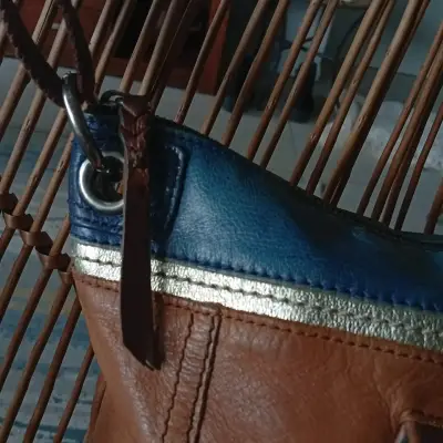 Bolso de cuero The Sak marrón y azul. - miniatura 1
