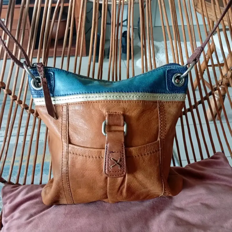Bolso de cuero The Sak marrón y azul. - 3