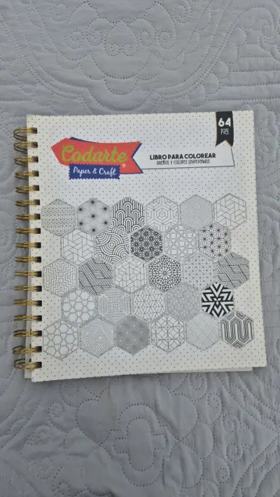 Libro para colorear con diseños geométricos - miniatura 1