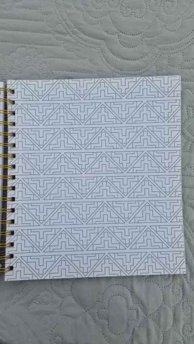 Libro para colorear con diseños geométricos - miniatura 2