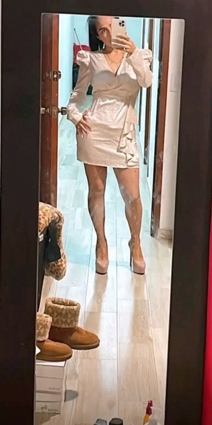 Vestido corto blanco con volantes - 3