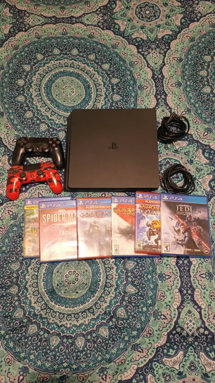 Consola PS4 con 2 controles y 6 juegos - 2