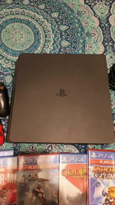 Consola PS4 con 2 controles y 6 juegos - miniatura 5