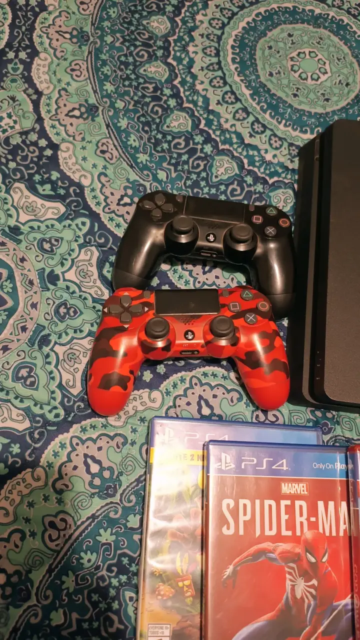 Consola PS4 con 2 controles y 6 juegos - 6