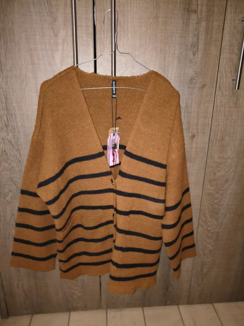 Cardigan de lana a rayas café y negro - 1
