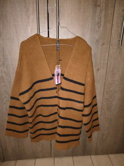 Cardigan de lana a rayas café y negro - miniatura 1