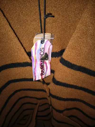 Cardigan de lana a rayas café y negro - miniatura 2