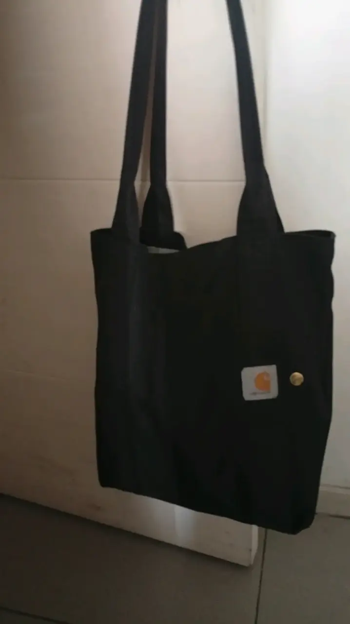 Bolso tote negro Carhartt con bolsillo - 1