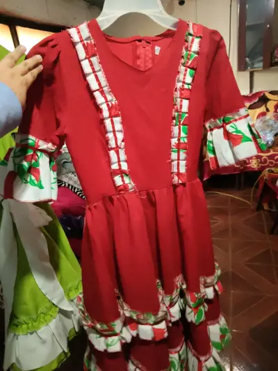 Vestido de niña folclórico verde y rojo - miniatura 2
