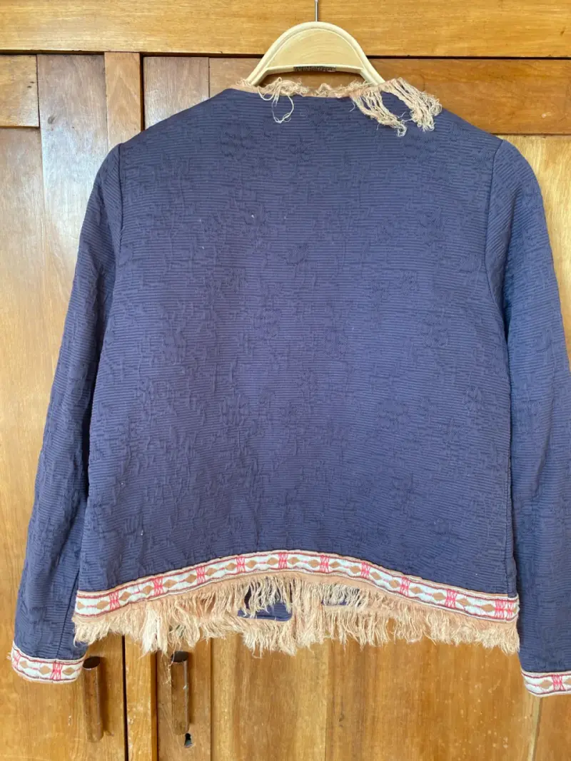 Chaqueta étnica con aplicaciones y flecos - 2