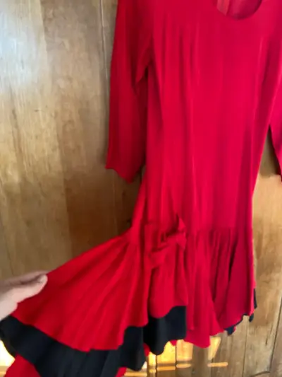 Vestido talle largo con detalles a los costados - miniatura 2