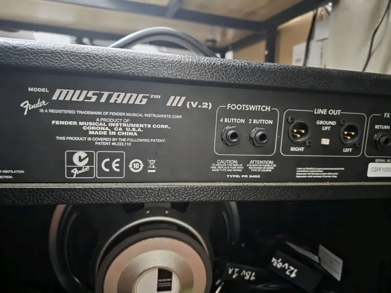 Amplificador Fender Mustang III V2 para guitarra - 3