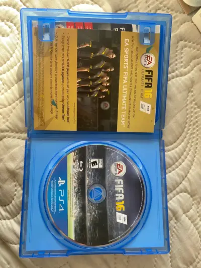 Juego FIFA 16 para PS4 en buen estado - miniatura 3