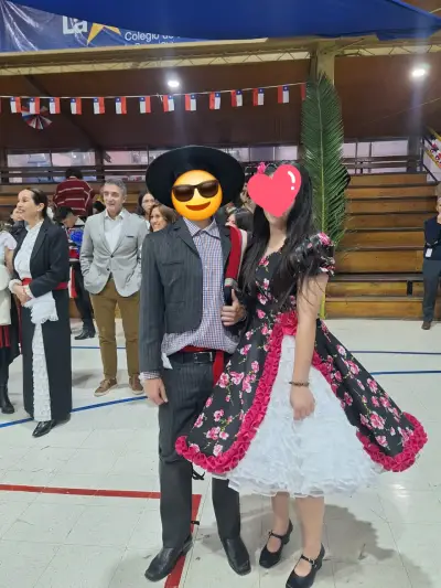 Vestido de Huasa Tradicional con Flores - miniatura 2