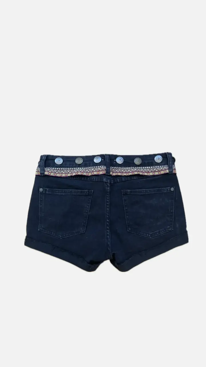 Shorts de mezclilla negros con detalles étnicos - 2