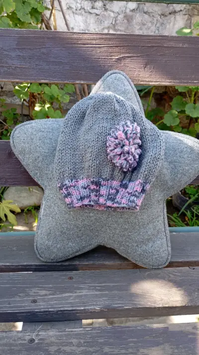 Gorros tejidos para bebé en varios colores - miniatura 1