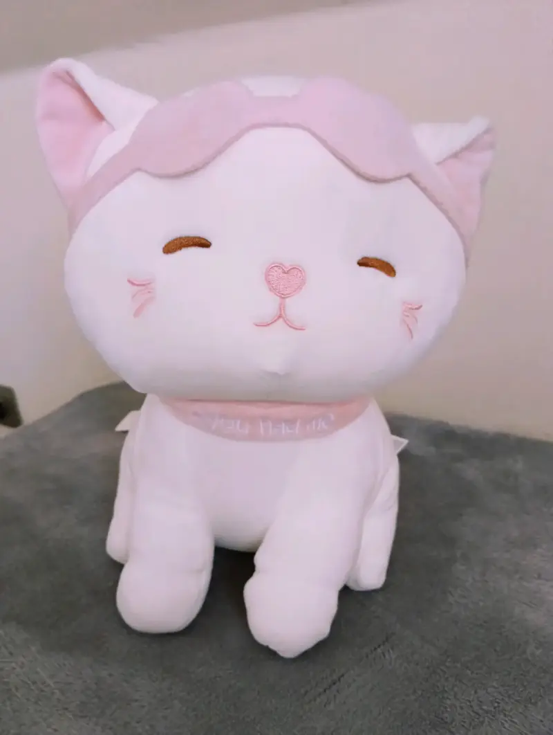 Peluche de gato blanco con antifaz rosa Miniso - 1