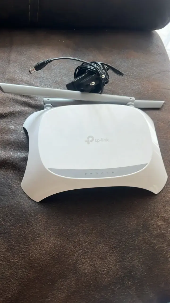 Router inalámbrico TP-Link con antena - 1