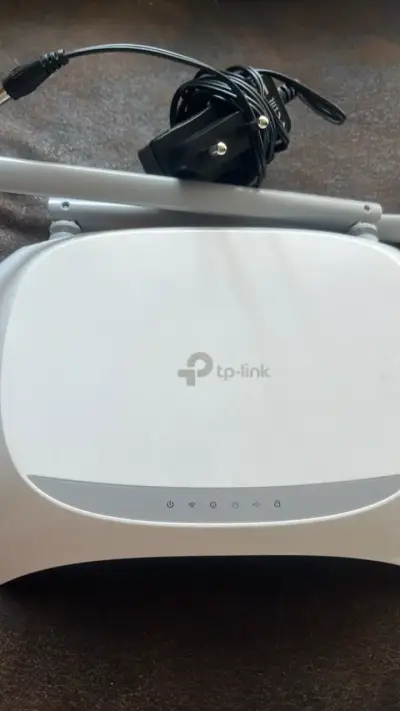 Router inalámbrico TP-Link con antena - miniatura 2