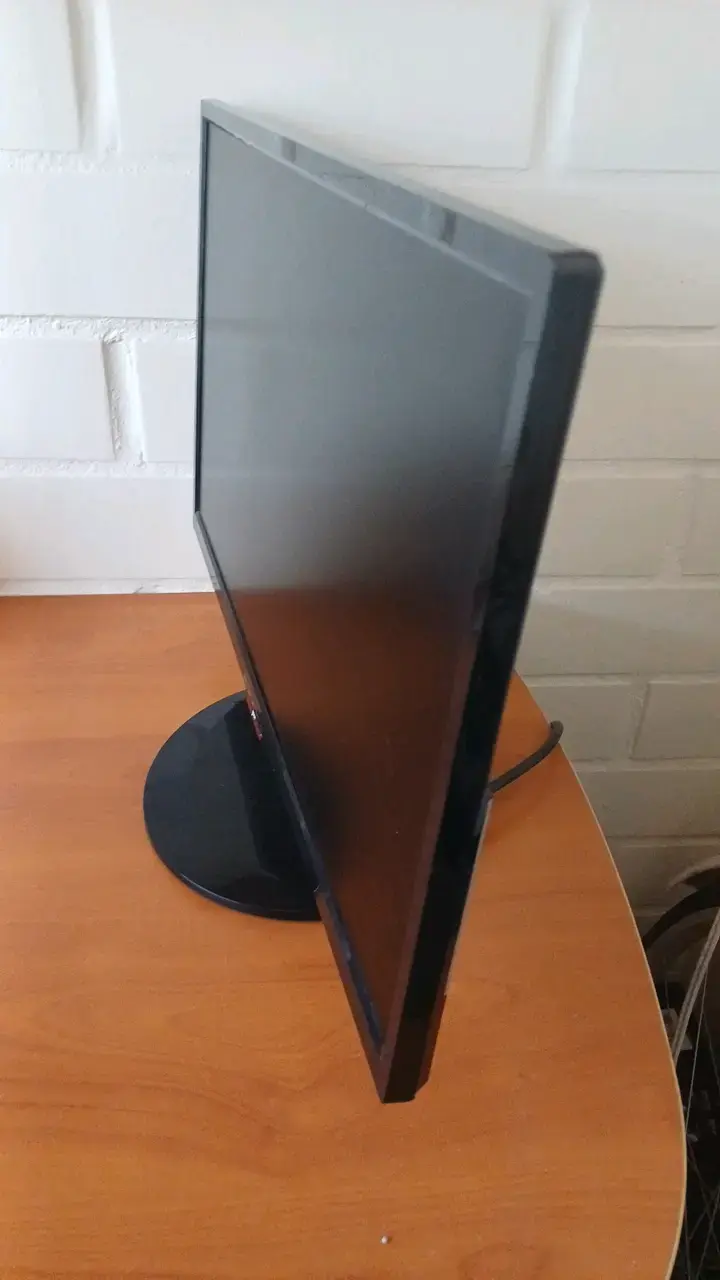 Monitor LED de 21,5 pulgadas en buen estado - 2