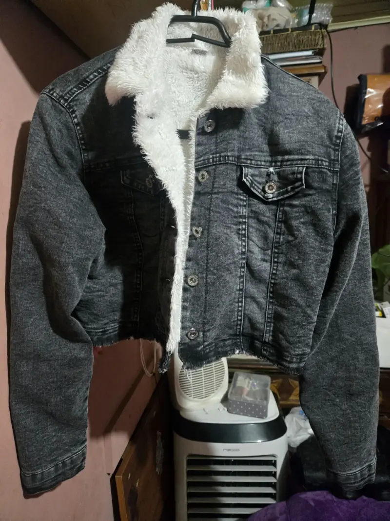 Chaqueta de mezclilla con forro de peluche talla M - 1