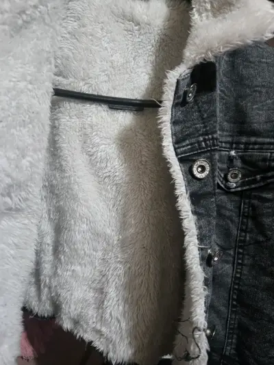 Chaqueta de mezclilla con forro de peluche talla M - miniatura 2