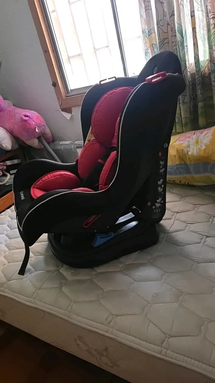 Silla de Auto Bebesit GTI Negra y Roja - 2