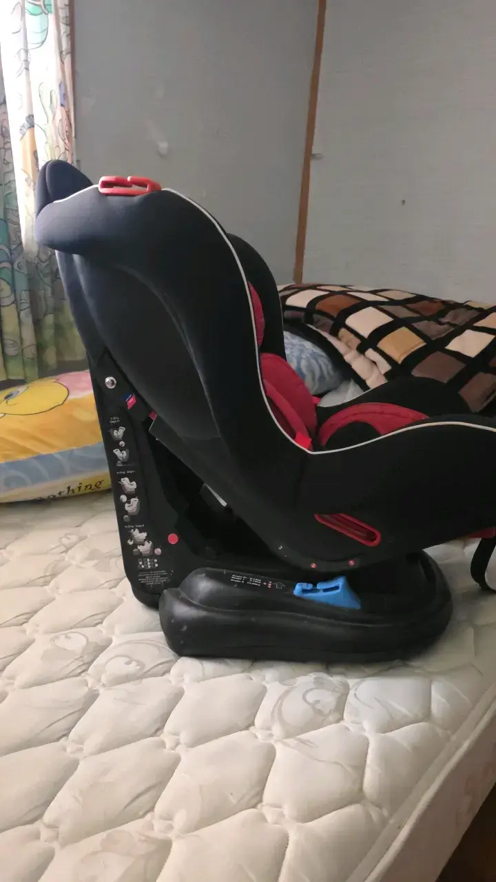 Silla de Auto Bebesit GTI Negra y Roja - 3
