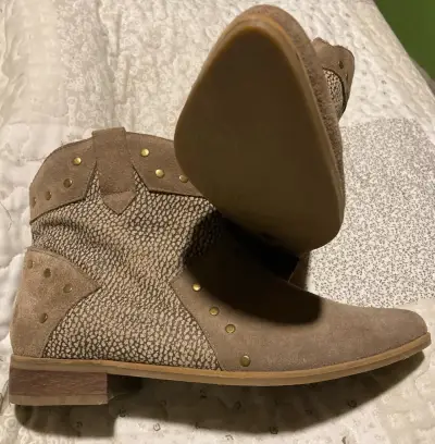 Botines de gamuza con tachuelas beige - miniatura 3