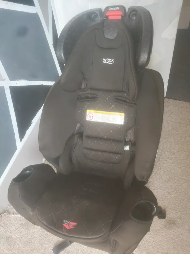Silla de auto Britax negra con portavasos - 3