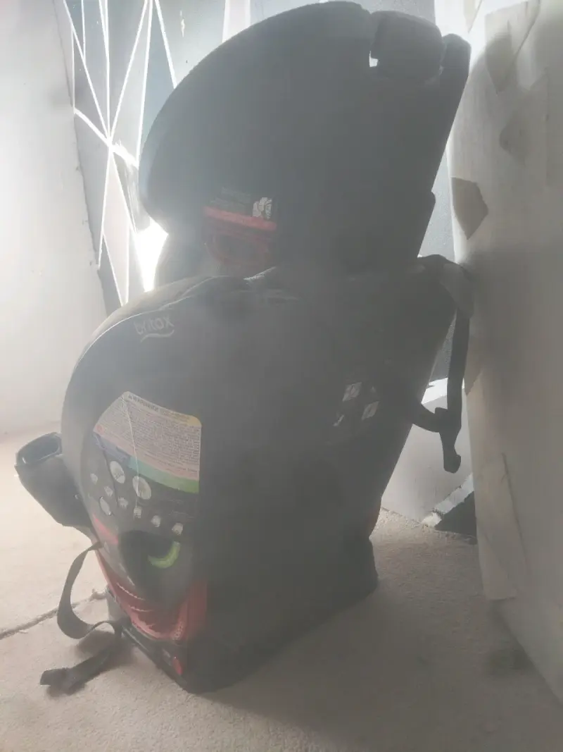 Silla de auto Britax negra con portavasos - 4