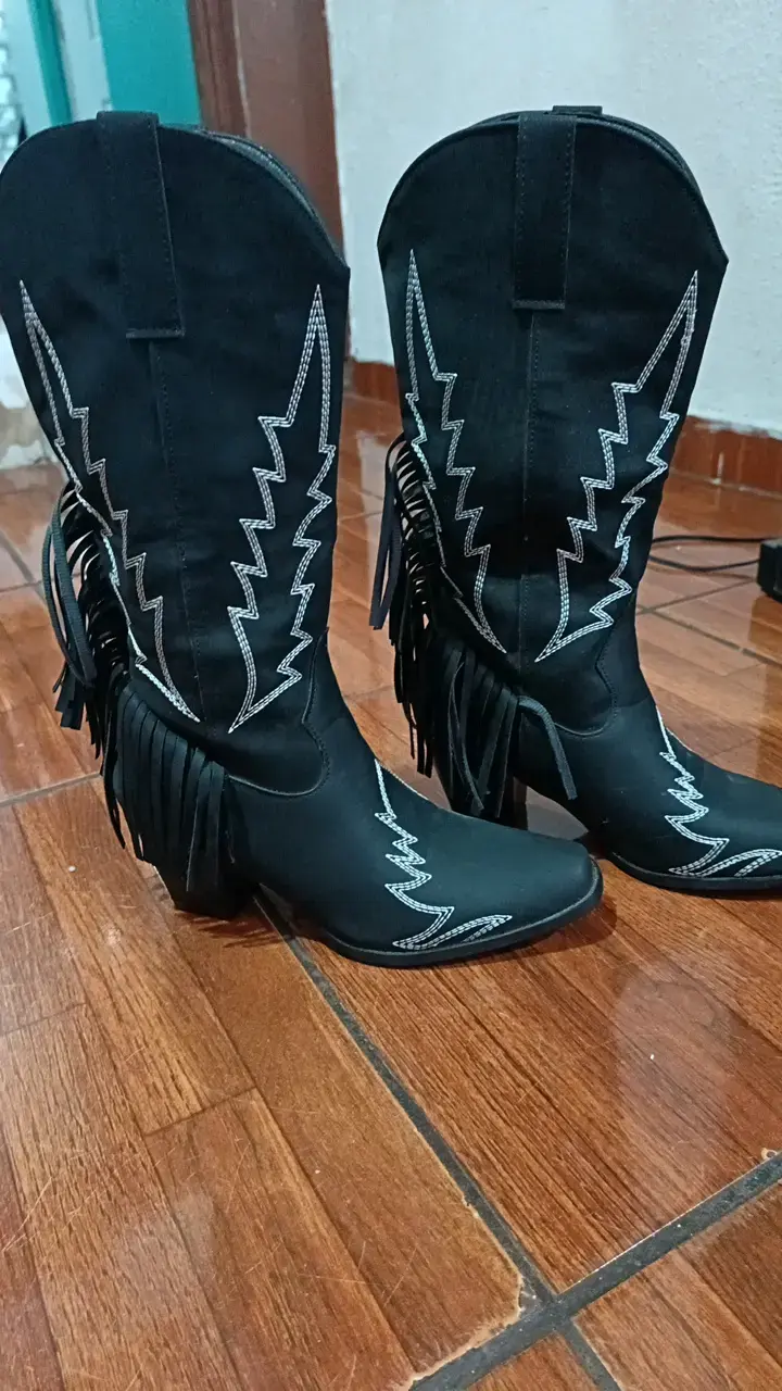Botas vaqueras negras con flecos y bordado - 1