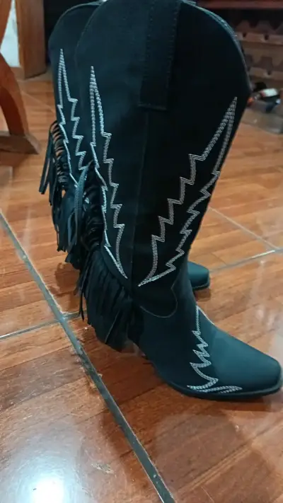 Botas vaqueras negras con flecos y bordado - miniatura 2