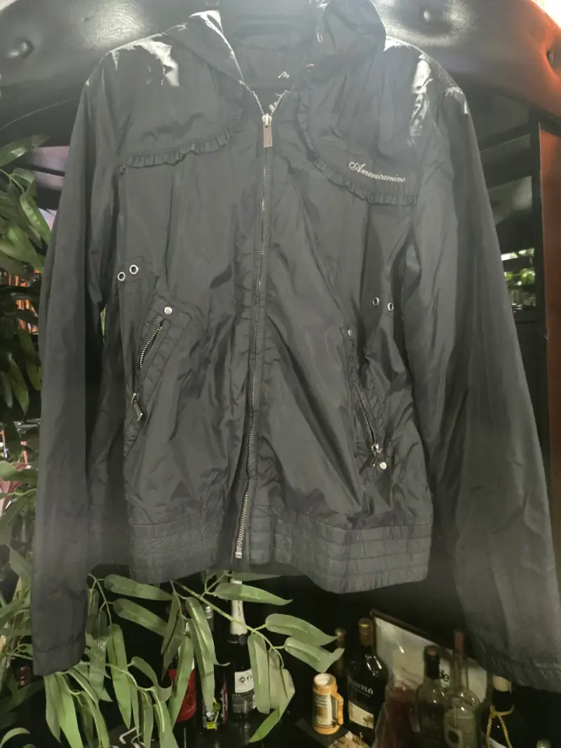 Chaqueta negra con capucha Americanino para mujer - 1