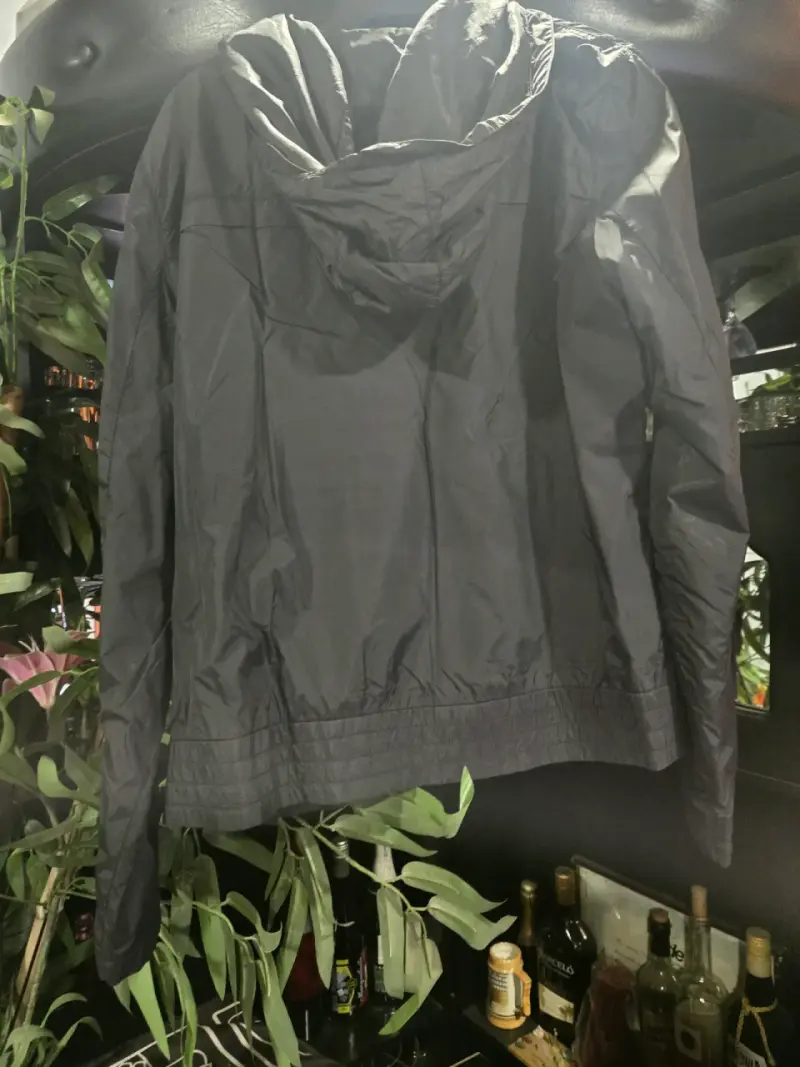 Chaqueta negra con capucha Americanino para mujer - 4