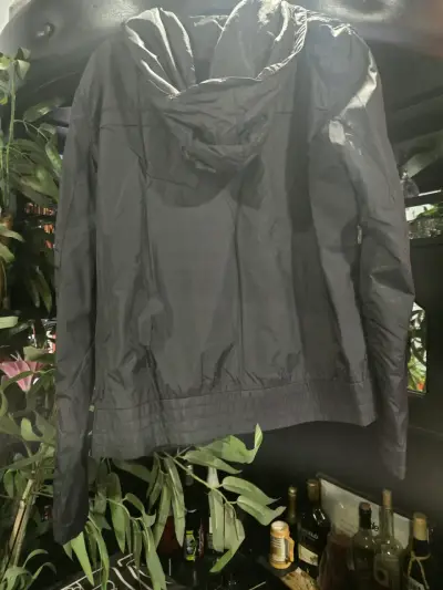 Chaqueta negra con capucha Americanino para mujer - miniatura 4