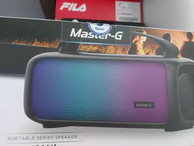 Parlante portátil Master-G con luces LED - miniatura 1
