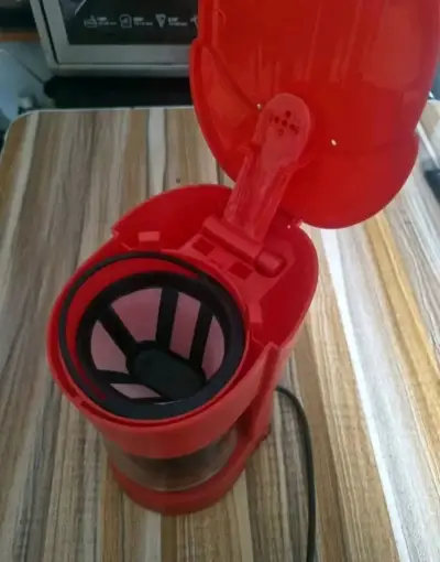 Cafetera eléctrica roja compacta - miniatura 2