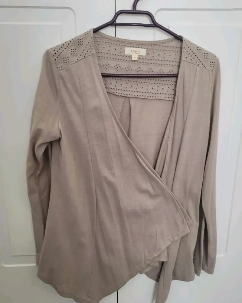 Cardigan beige de mujer Regatta con encaje - 2
