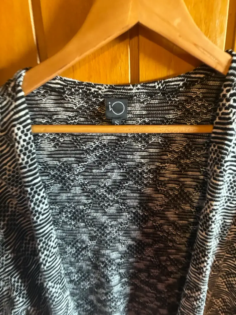 Cardigan estampado talla S marca IO - 2