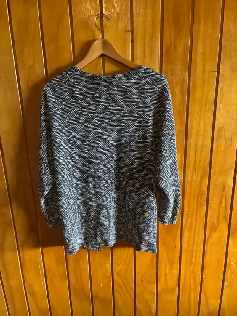 Cardigan estampado talla S marca IO - 3